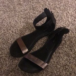 Express sandals